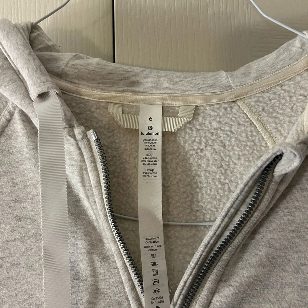 Lululemon women’s quarter zip-grey - Picture 3 of 3